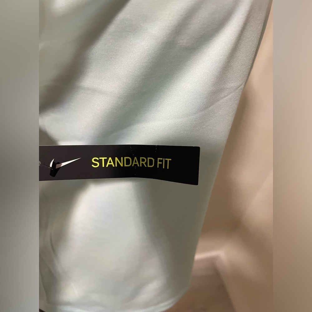 ⭐️ Nike Dri fit woman’s tank SZ medium NWT - Picture 7 of 10